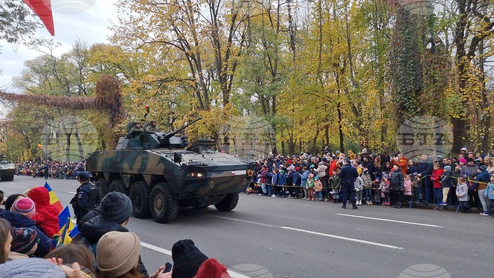Румъния - военен парад - празник