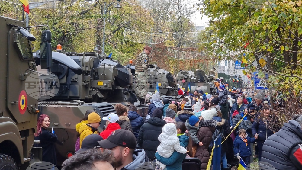 Румъния - военен парад - празник