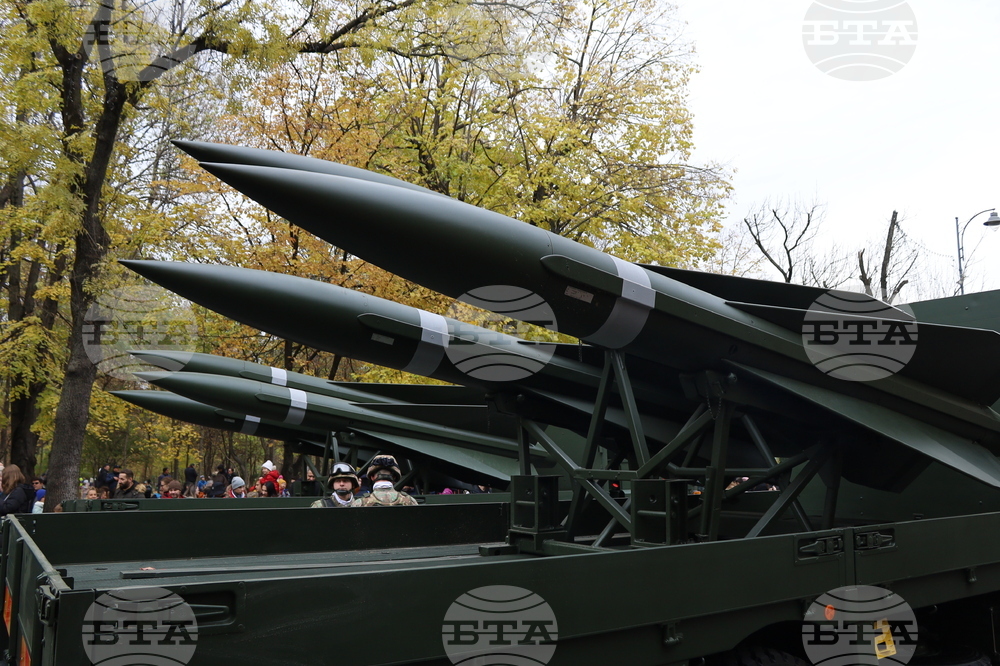 Румъния - военен парад - празник