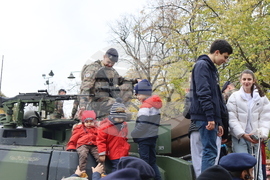 Румъния - военен парад - празник