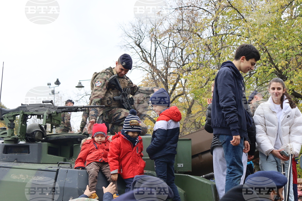 Румъния - военен парад - празник
