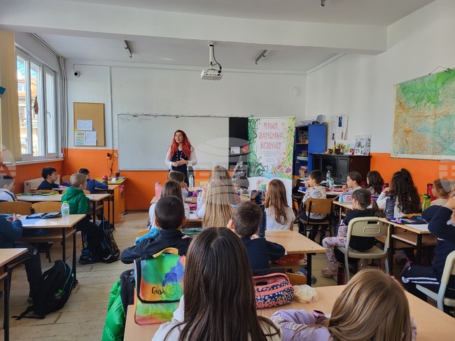 Всички училища в деветте района без топла вода и парно са с намалени часове, а от утре ще преминат в обучение от разстояние