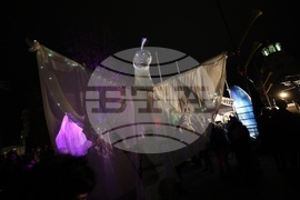 Празнични светлини - коледното дърво - запалване