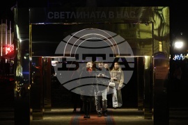 Празнични светлини - коледното дърво - запалване