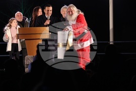 Празнични светлини - коледното дърво - запалване