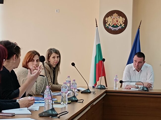 Местно звено за подпомагане ще координира процеса на извеждане на над 30 деца от Дома за медико-социални грижи