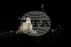 Празнични светлини - коледното дърво - запалване