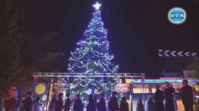 Стара Загора засия в коледна премяна