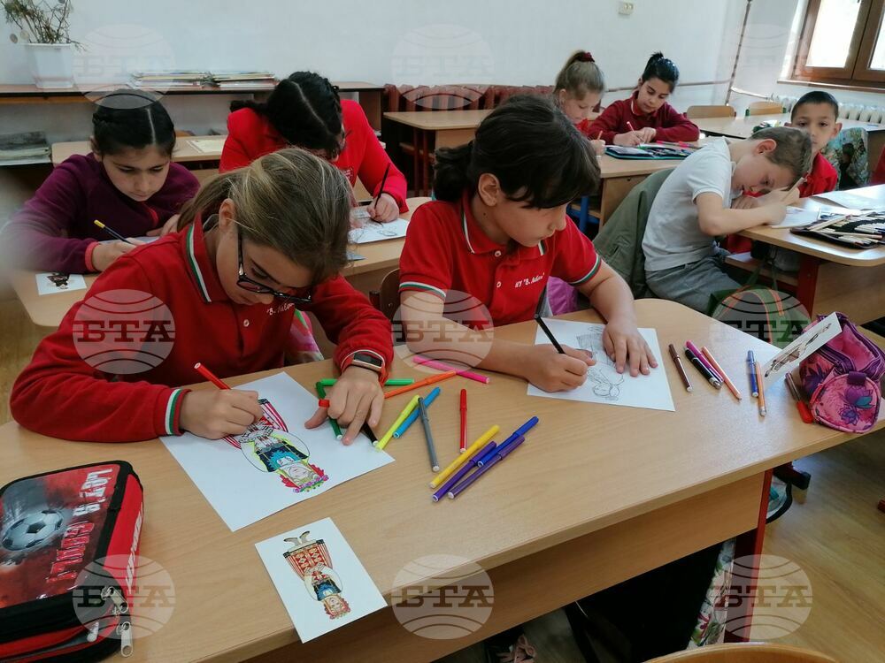 Деца от сливенски училища и детски градини се запознаха с богатството на местните шевици