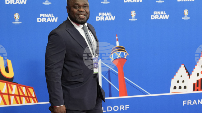 Бившият футболист Джералд Асамоа получи "Държавния орден за заслуги" на Германия