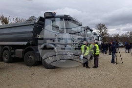 Русе - магистрала Русе - Велико Търново - първа копка - протестиращи