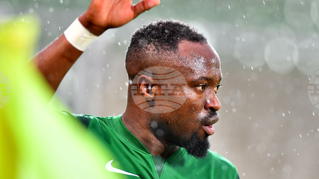 Бернард Текпетей претърпя успешна операция на скулата