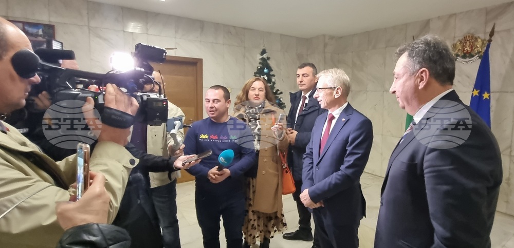 В кабинета работим много добре, министрите са мотивирани и всеки си върши работата, каза в Шумен премиерът акад. Николай Денков