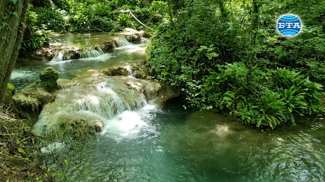 С живописни водни каскади, тайнствени пещери и приказна растителност привличат Крушунските водопади