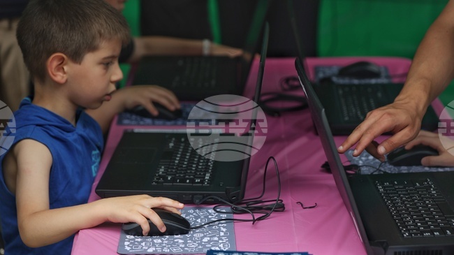 Bulgaria Ranks Last in EU for Young People with Basic Digital Skills in 2025