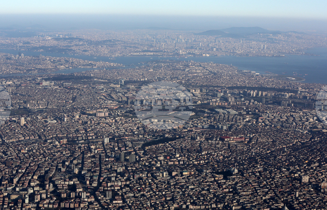 Tens of Thousands Rally in Istanbul under Slogan “The People Defend Their Will”
