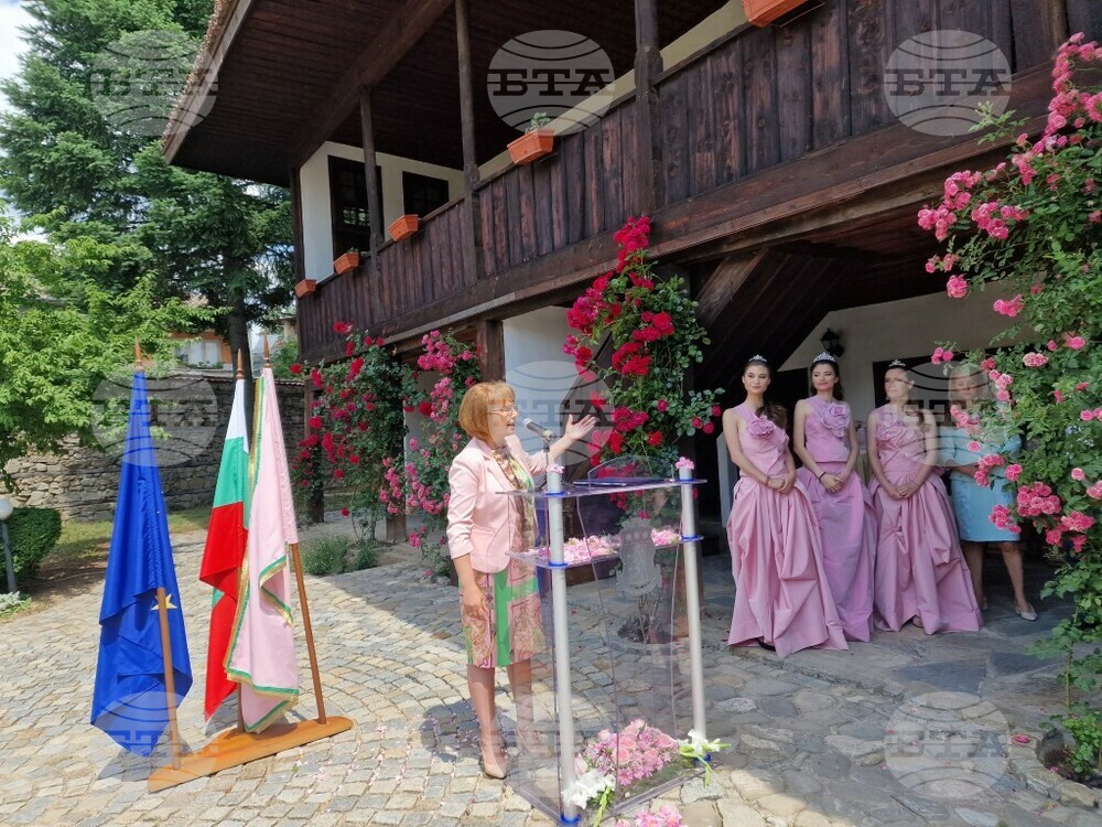 Кметът на Казанлък Галина Стоянова посрещна представители на побратимени градове