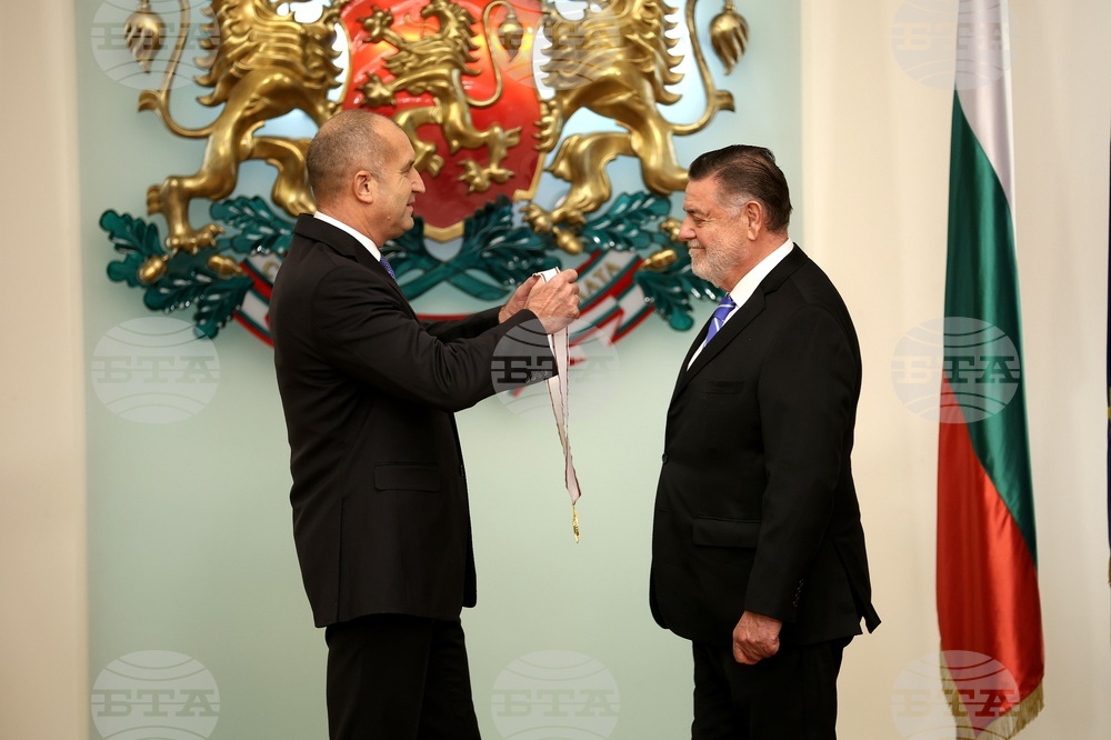 Румен Радев - Алфредо Нестор Атанасоф - награждаване