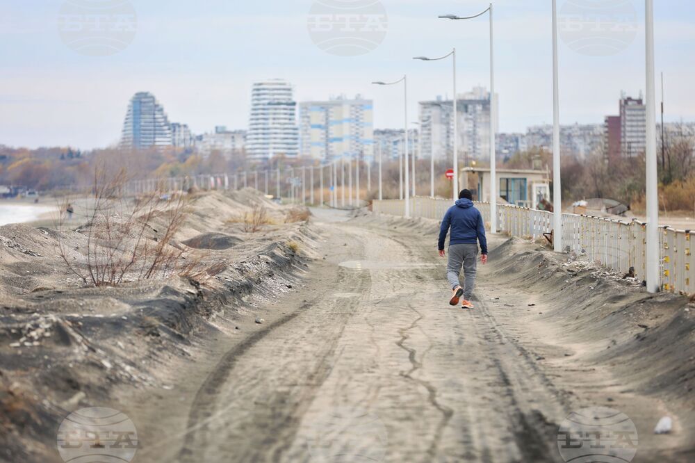 Бургас - крайбрежна алея - пясъчни навявания