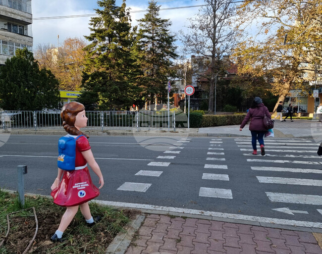  Освежена е пътната маркировка около детски и учебни заведения в област Сливен