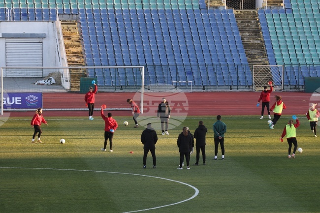 Женски национален отбор по футбол - тренировка