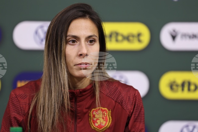 Звездата на българския женски футбол Евдокия Попадинова ще пропусне утрешния мач на националния тим срещу Естония