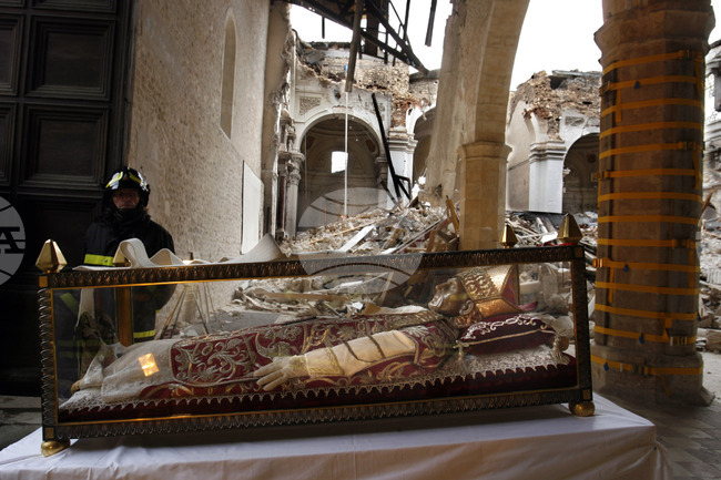 Италианската столица на културата Л'Акуила си спомня за жертвите на катастрофалното земетресение от 2009 година