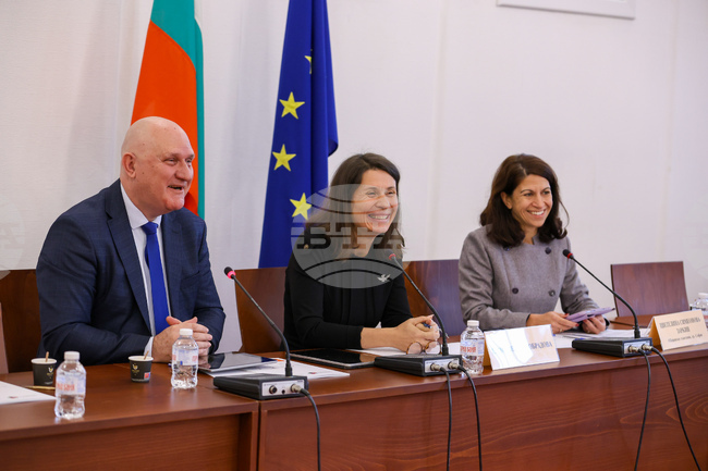 „Визия за децата в България" - кръгла маса