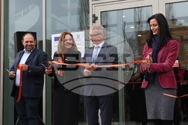 Институт „Големи данни в полза на интелигентното общество“ - сграда - откриване