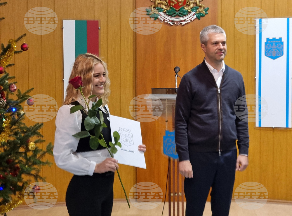 Община Варна връчи годишните отличия за млади учители и студенти