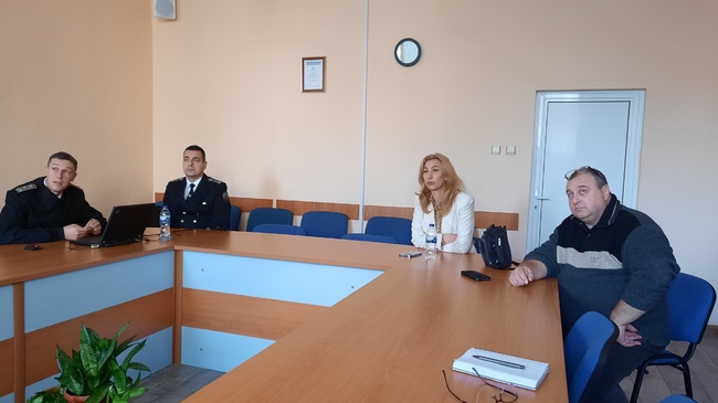 Областна администрация Добрич: Областният управител се запозна с възможностите за помощ от ВМС при бедствия