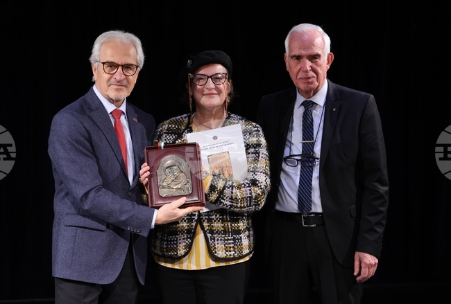 „Нели и Робърт Гипсън“ - стипендия