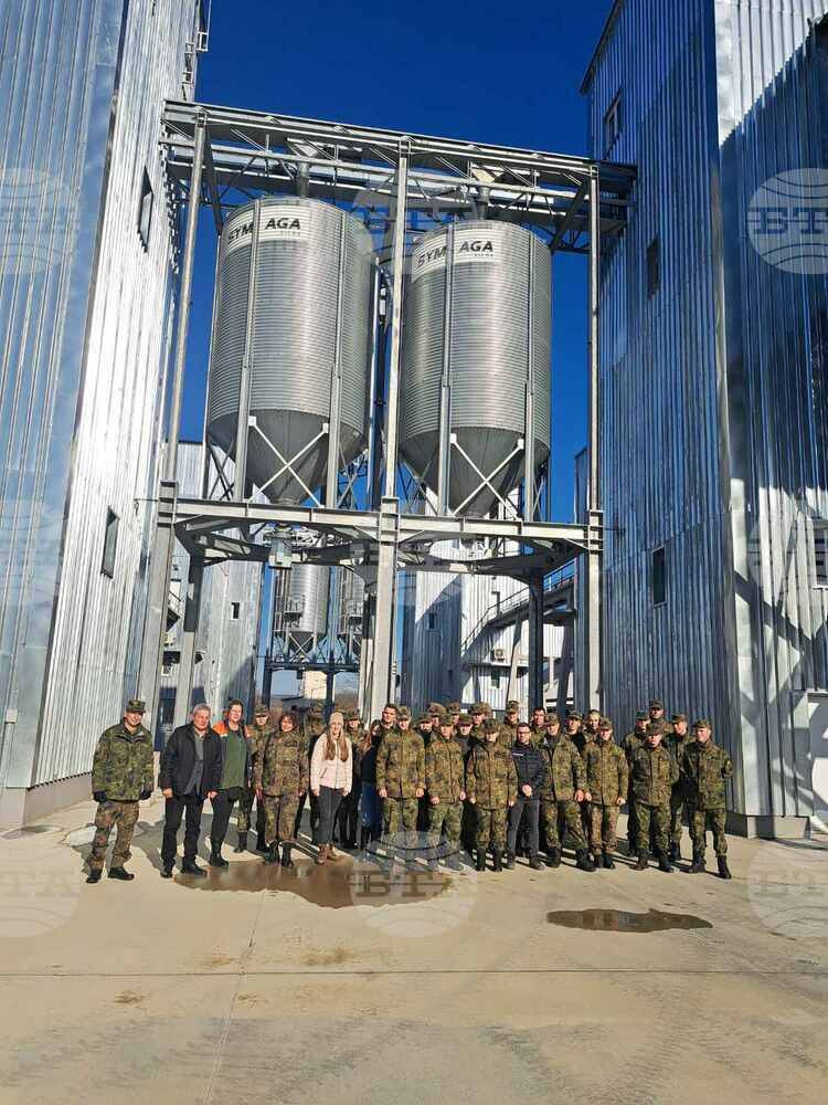 Държавна агенция "Държавен резерв и военновременни запаси": Бъдещи офицери проведоха практическо обучение в базите на ДА ДРВВЗ
