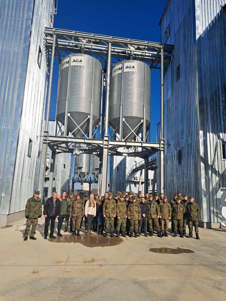 Държавна агенция "Държавен резерв и военновременни запаси": Бъдещи офицери проведоха практическо обучение в базите на ДА ДРВВЗ