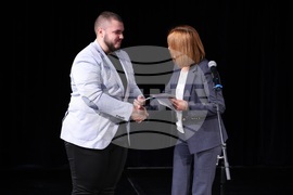 „Нели и Робърт Гипсън“ - стипендия