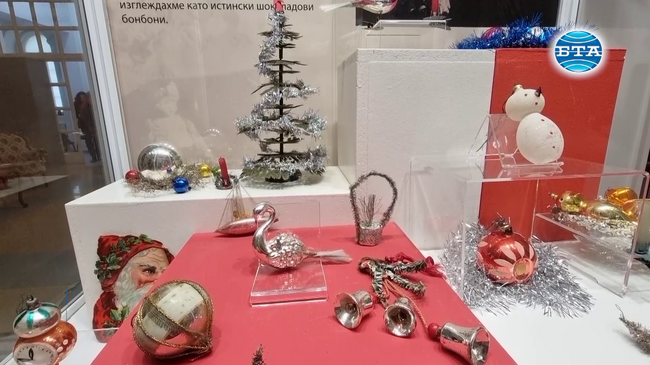 Коледни играчки на близо век са показани в Русенския музей