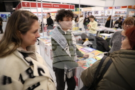 Международен панаир на книгата - щанд на uздameлcmвo „Жанет 45 - Beceлa Ляхова - роман „Бежанци"