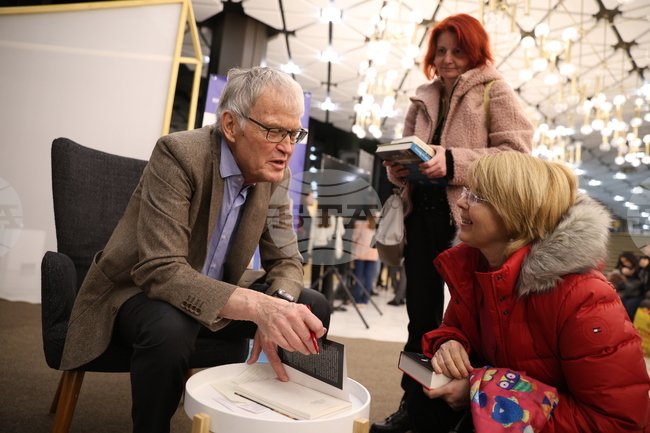 Международен панаир на книгата - щанд на издателство „Изида“ - Атле Нес