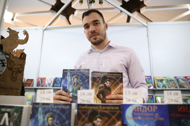 Международен панаир на книгата - щанд на издателство „Vision Books" - Любомир Кючуков