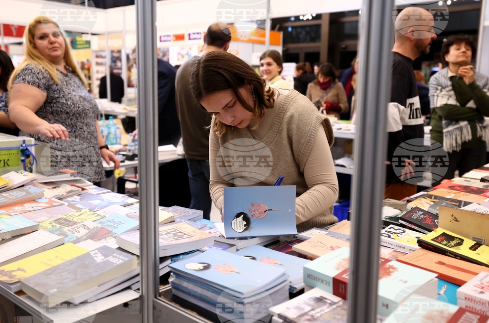 Международен панаир на книгата - щанд на „Жанет 45“ - Даница Христова - поезия, „Алвеоли от хартия“