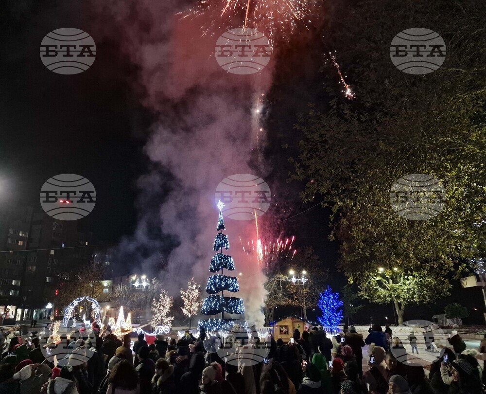 Свищов - коледна елха - запалване на светлини