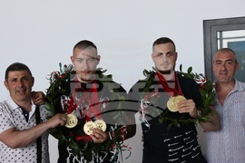 Летище София - щангисти