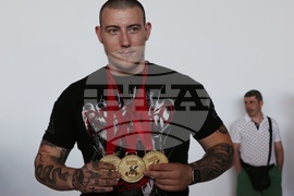 Летище София - щангисти