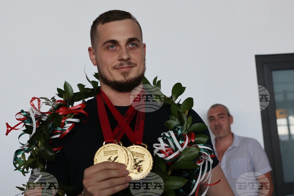 Летище София - щангисти