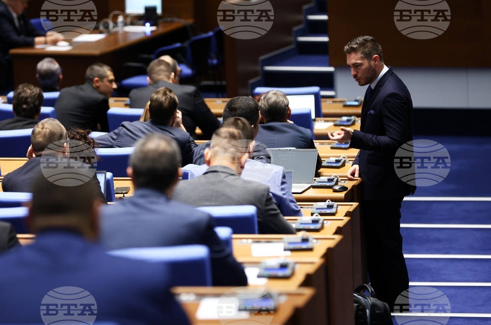 Парламентът прие на първо четене да отпадне задължението икономическите оператори да съхраняват 100% от запасите на нефт и нефтопродукти в страната