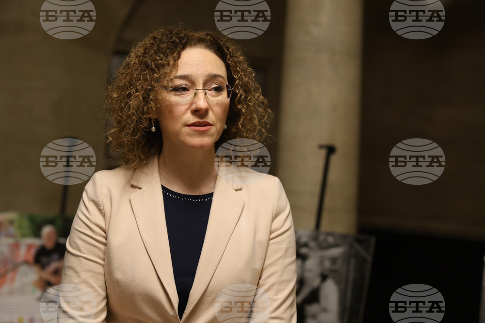 Фотографска изложба „Огледала на обичта! За любовта от първо лице“
