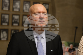 Фотографска изложба „Огледала на обичта! За любовта от първо лице“
