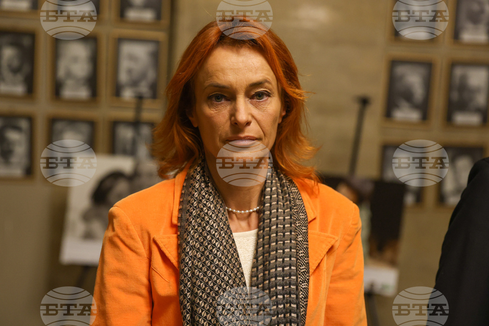Фотографска изложба „Огледала на обичта! За любовта от първо лице“