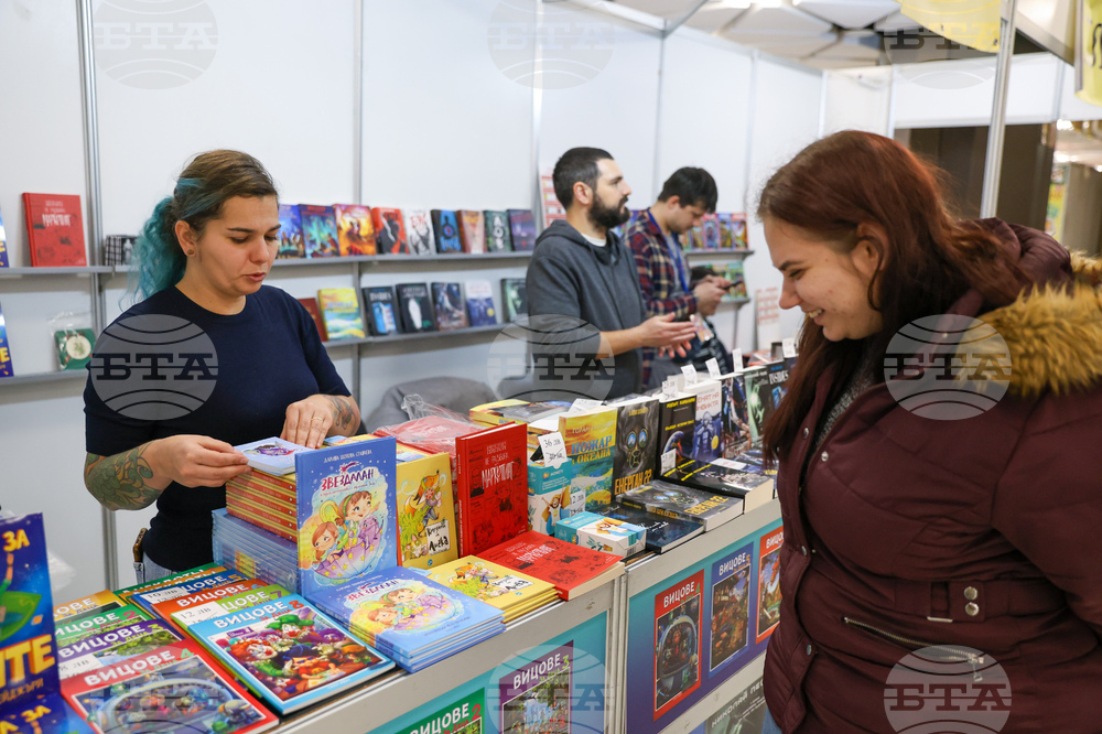 Международен панаир на книгата - щанда на „Vision Books" - Дарина Шопова-Станчева - Петя Евлогиева - книга „Звездалан и приключението с вулкана Там“