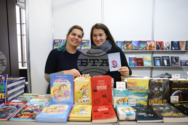 Международен панаир на книгата - щанда на „Vision Books" - Дарина Шопова-Станчева - Петя Евлогиева - книга „Звездалан и приключението с вулкана Там“
